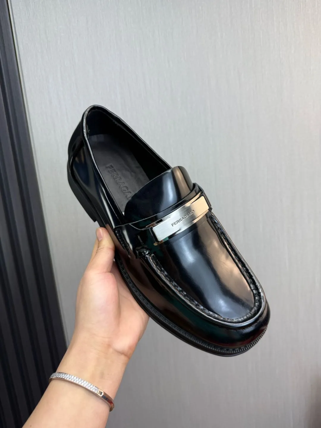 Men's shoes 💰880💰 Ferragamo. [Ferragamo] men's thick-soled loafers, the latest hot style, 1:1 original purchase quality, top quality, imported open-edge beaded cowhide leather on the upper, hand-made three-dimensional stitching highlights the round toe design, the inner foot pads are all imported cowhide, with original lightweight foam outsole, matching code 39-44, (38, 45 custom-made, non-refundable)